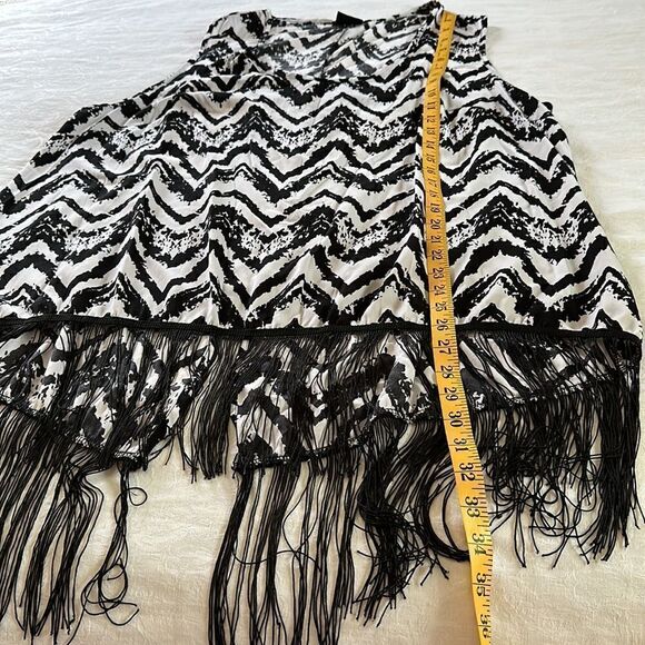 Rue 21 Plus Woman’s Sleeveless Top Silky Black & White Zigzag Stripes Fringe - Picture 4 of 8